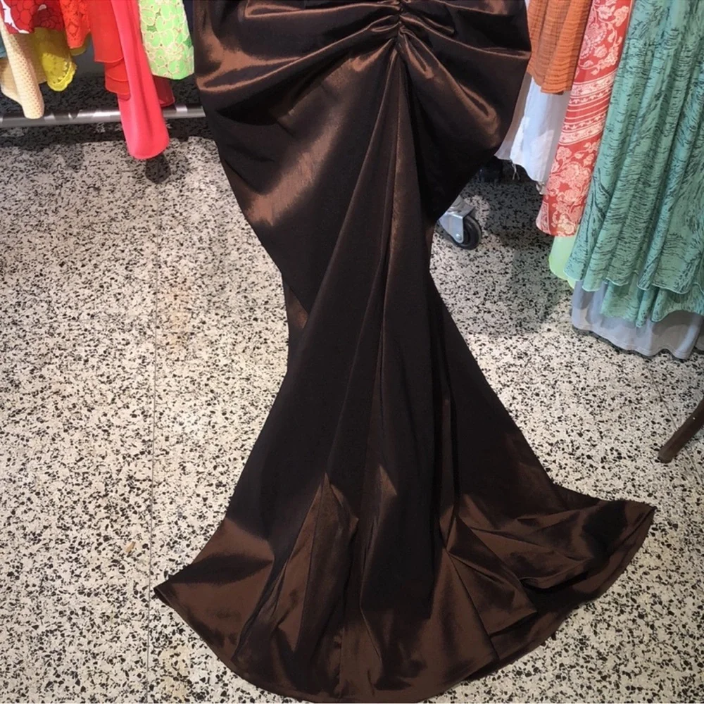 Tadashi Shoji evening gown - Picture 4 of 8